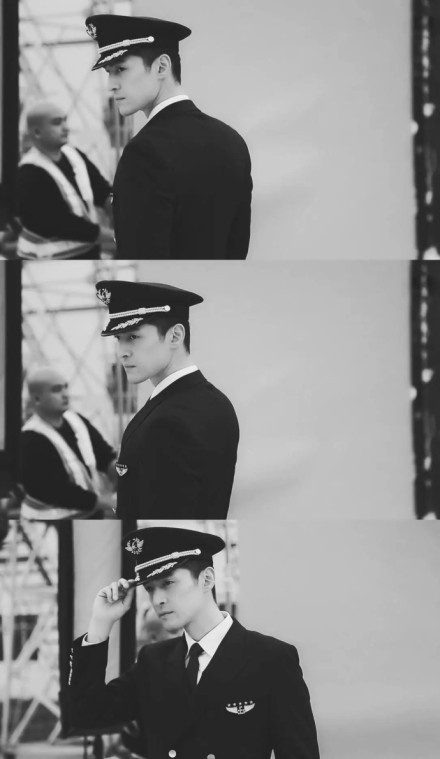 来一发胡歌的帅照吧，感觉就是二次元忧郁男神穿越了[害羞][悲伤]