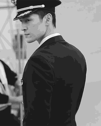 来一发胡歌的帅照吧，感觉就是二次元忧郁男神穿越了[害羞][悲伤]