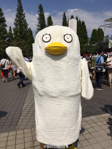 《银魂》
C90 伊丽莎白COS。
诶？腿毛才是本体啊！！[哈哈]