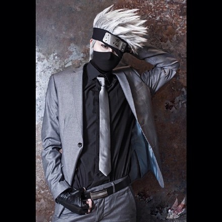 ins上一位专注cos卡卡西33的网友suki_cosplay，简直帅了一脸，你们感受下！