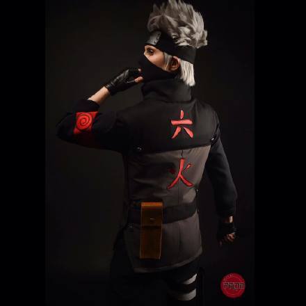 ins上一位专注cos卡卡西33的网友suki_cosplay，简直帅了一脸，你们感受下！