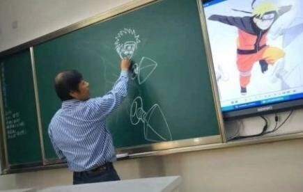 #黑板报#厉害了我的老师
看别人家的老师是如何上课的，一个活的鸣人跃跃欲出[哈哈]