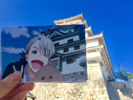 #二次元三次元#这次是冰上的尤里，是制作人员偷懒呢，还是日本的风景实在太美了，超出了制作人员的想象力[思考]