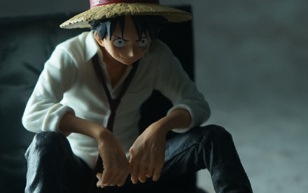 路飞高清手办欣赏，感觉路飞好瘦呀，不过很有气势[嘻嘻]