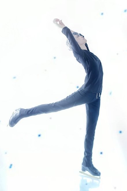 冰上的尤里神 cos，最近这部漫很火呀！[思考]