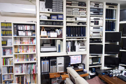 11区39岁大叔，因为不舍得丢掉收藏多年的游戏手办漫画，专门买了一套新房安置它们......[吃惊]
大写的服[挖鼻屎] 