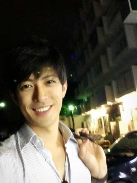 在舞台上扮演卡卡西的男人，能打几分[挖鼻屎]