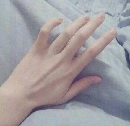 据说男生有一双纤长的手能加分，真的是这样吗[思考]