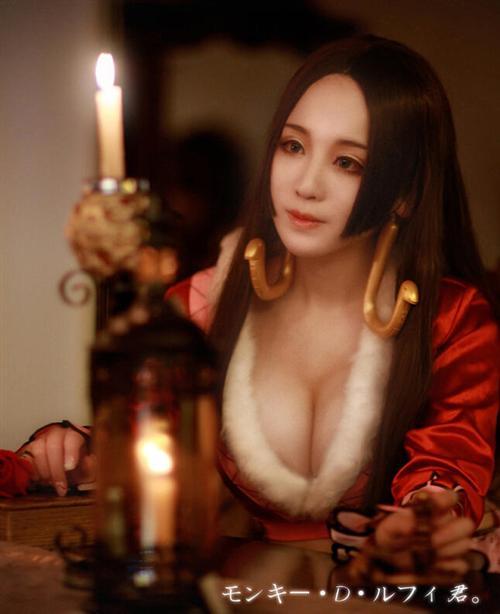 胸器逼人！女帝波雅·汉库克绝美Cosplay,感觉像是充气的一样(＠_＠;)?