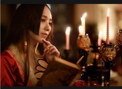 胸器逼人！女帝波雅·汉库克绝美Cosplay,感觉像是充气的一样(＠_＠;)?