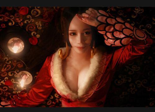 胸器逼人！女帝波雅·汉库克绝美Cosplay,感觉像是充气的一样(＠_＠;)?