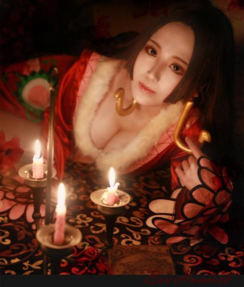 胸器逼人！女帝波雅·汉库克绝美Cosplay,感觉像是充气的一样(＠_＠;)?