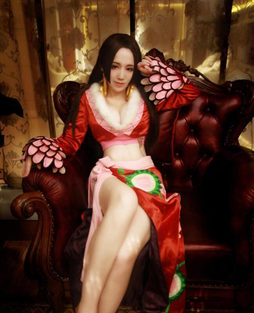 胸器逼人！女帝波雅·汉库克绝美Cosplay,感觉像是充气的一样(＠_＠;)?