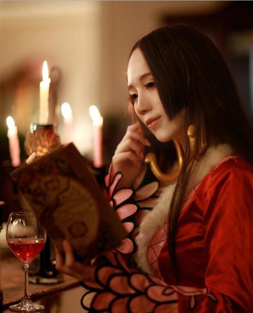 胸器逼人！女帝波雅·汉库克绝美Cosplay,感觉像是充气的一样(＠_＠;)?