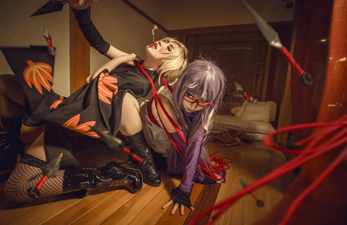 银魂剧情Cos，很有原作味道 (✿✪‿✪｡)ﾉ 
角色 坂田银时 cn:  阴川蝴蝶猪 月咏 cn:  怀砚 猿飞菖蒲 cn:  藏五爷
staff摄影：七味化妆：自理后期：七味协力：saya
原地址：http://bcy.net/coser/detail/12684/130847