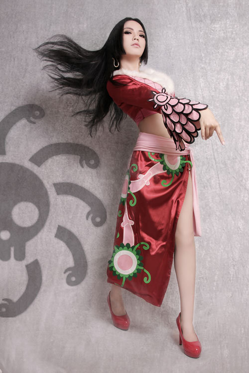 海贼王女帝精美Cosplay  眼睛10分 后背9分 飘柔8分 凶5分 综合分9分^_^
角色 波雅·汉库克     cn:  非姬 
staff摄影：镜炼组-阿炼化妆：王蛇后期：镜炼组-阿炼 链接：http://bcy.net/coser/detail/10495/92929