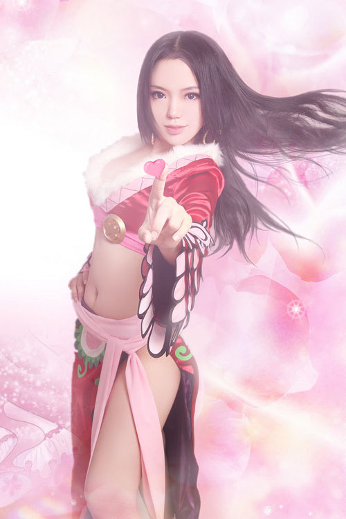 海贼王女帝精美Cosplay  眼睛10分 后背9分 飘柔8分 凶5分 综合分9分^_^
角色 波雅·汉库克     cn:  非姬 
staff摄影：镜炼组-阿炼化妆：王蛇后期：镜炼组-阿炼 链接：http://bcy.net/coser/detail/10495/92929