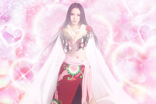 海贼王女帝精美Cosplay  眼睛10分 后背9分 飘柔8分 凶5分 综合分9分^_^
角色 波雅·汉库克     cn:  非姬 
staff摄影：镜炼组-阿炼化妆：王蛇后期：镜炼组-阿炼 链接：http://bcy.net/coser/detail/10495/92929