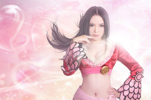 海贼王女帝精美Cosplay  眼睛10分 后背9分 飘柔8分 凶5分 综合分9分^_^
角色 波雅·汉库克     cn:  非姬 
staff摄影：镜炼组-阿炼化妆：王蛇后期：镜炼组-阿炼 链接：http://bcy.net/coser/detail/10495/92929