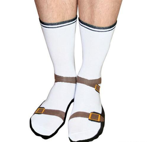 各类奇葩袜子赏析,夏有黑白黄蓝丝，冬有短裙长筒袜，妹子们展现美腿的欲望是不会改变的,下面就盘点下那些让人把持不住的有趣袜子，各位对美腿魅袜是否满意呢