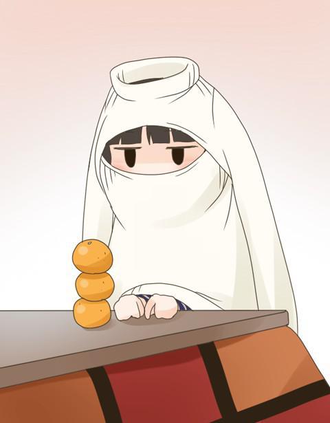 被玩坏了的开胸衫，二次元妹子穿上萌萌哒；波涛胸涌的妹子自不必说，没有胸的妹子也可以拿膝盖修饰。但是最后乱入的是什么东东，除了抠脚大汉外，连外星异形都有，画面太美也是醉了…