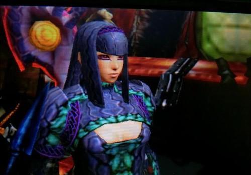 被玩坏了的开胸衫，二次元妹子穿上萌萌哒；波涛胸涌的妹子自不必说，没有胸的妹子也可以拿膝盖修饰。但是最后乱入的是什么东东，除了抠脚大汉外，连外星异形都有，画面太美也是醉了…