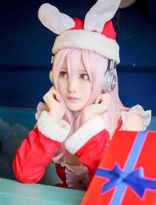 圣诞节即将到来，圣诞福利自然不能少。美少女玩家COS超级索尼子的性感图,清纯可爱加波涛汹涌，一定要Hold住呀，亲们
