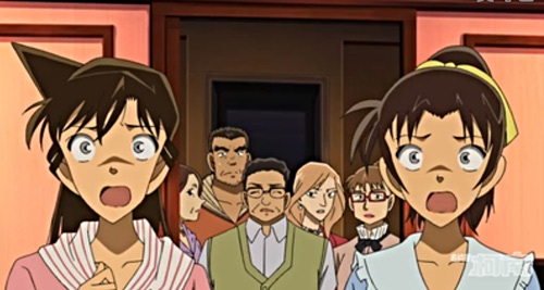 我尼玛，吓屎人了,那个老大假扮吸血鬼，疑神疑鬼，突然出现在镜子里。推测下他的那个棺材一定是有问题，可以让他神不知鬼不觉的出入，所以说一年前的女仆应该就是他杀的。这次召集这么多兄弟来应该也是为了杀死其中的某些人，动机应该是为了之前死的小三报仇。话说最近怎么老看到这个吓人的┳＿┳