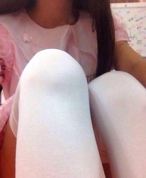 元旦福利：妹子大秀自拍长腿黑丝惹人爱(✿✪‿✪｡)ﾉ ，祝大家元旦快乐，幸福成双