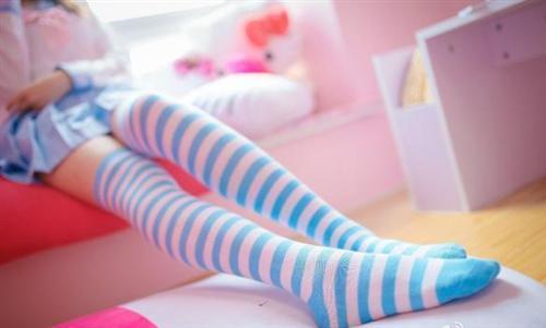 元旦福利：妹子大秀自拍长腿黑丝惹人爱(✿✪‿✪｡)ﾉ ，祝大家元旦快乐，幸福成双