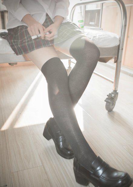 元旦福利：妹子大秀自拍长腿黑丝惹人爱(✿✪‿✪｡)ﾉ ，祝大家元旦快乐，幸福成双