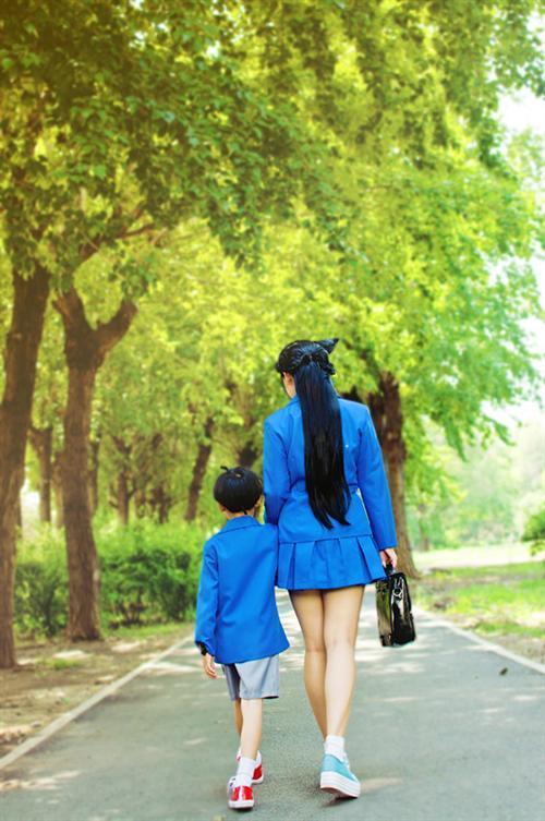 名侦探柯南美腻毛利兰Cosplay，8错，很有感觉，小柯南好可爱(✿✪‿✪｡)ﾉ ！  角色 毛利兰     cn:  寻洵_ 
staff摄影：阿武  图图化妆：寻洵_后期：阿武协力：太妃糖  太子 转自 bcy.net/coser/detail/7468/90315