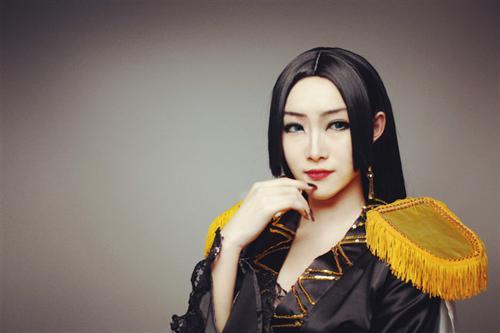 海贼王女帝博雅汉库克Cosplay，请叫我女王大人  角色 女帝     cn:  coser-弑殇 
staff摄影：光瞳印象-光晕  光瞳印象-腿biubiu化妆：coser-弑殇后期：coser-弑殇协力：coser-弑殇 转自：bcy.net/coser/detail/8373/32243