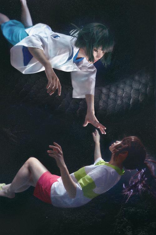 千与千寻 小千和小白龙河底 Cosplay，很有感觉，又让人想起了那句台词：“千寻，你还记得吗？小时候你掉进了我的怀里...“(✿✪‿✪｡)ﾉ ，很美好的回忆