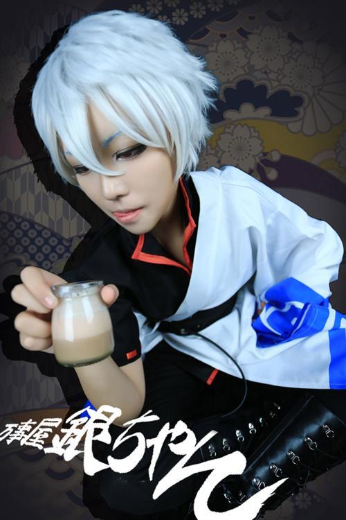 坂田银时帅气Cosplay，你打几分？？ 原作 银魂
角色 坂田银时     cn:  梦神 
staff摄影：小树化妆：熊猫后期：小豆协力：梦神  出处bcy.net/coser/detail/25269/136023