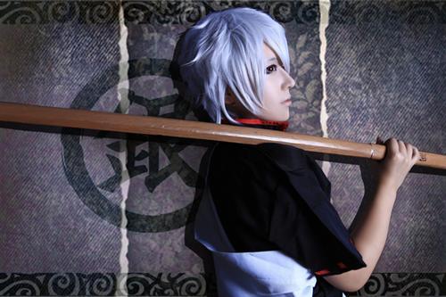 坂田银时帅气Cosplay，你打几分？？ 原作 银魂
角色 坂田银时     cn:  梦神 
staff摄影：小树化妆：熊猫后期：小豆协力：梦神  出处bcy.net/coser/detail/25269/136023