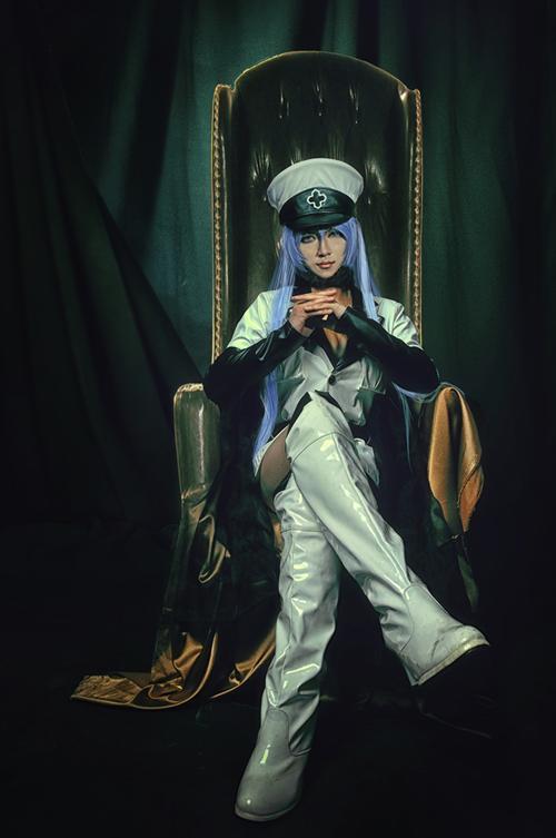 斩赤红之瞳帝国最强 SSS女王艾斯德斯登场 ，后期君，辛苦了     cn:  仰青 
staff摄影：无心化妆：伍岁后期：狼烟协力：牧可  狼烟 bcy.net/coser/detail/3011/110853