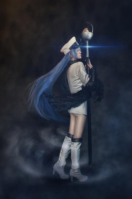 斩赤红之瞳帝国最强 SSS女王艾斯德斯登场 ，后期君，辛苦了     cn:  仰青 
staff摄影：无心化妆：伍岁后期：狼烟协力：牧可  狼烟 bcy.net/coser/detail/3011/110853