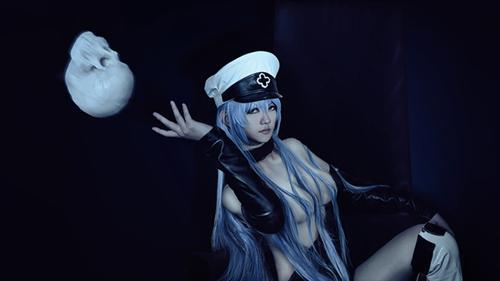 斩赤红之瞳帝国最强 SSS女王艾斯德斯登场 ，后期君，辛苦了     cn:  仰青 
staff摄影：无心化妆：伍岁后期：狼烟协力：牧可  狼烟 bcy.net/coser/detail/3011/110853