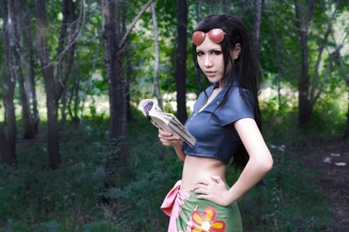 妮可·罗宾--两年后 非常棒的Cos [花心]   角色 妮可·罗宾     cn:  尹媛Namiku 
staff摄影：飘飘化妆：尹媛Namiku后期：尹媛Namiku协力：尹媛Namiku bcy.net/coser/detail/4160/17919