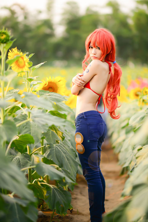 最强航海士——小贼猫娜美Cosplay，贫乳也有爱[花心]
角色 娜美     cn:  Banana笨娜娜 
staff摄影：歌罢海西流化妆：Banana笨娜娜后期：Banana笨娜娜
bcy.net/coser/detail/14495/129602