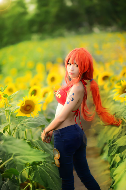 最强航海士——小贼猫娜美Cosplay，贫乳也有爱[花心]
角色 娜美     cn:  Banana笨娜娜 
staff摄影：歌罢海西流化妆：Banana笨娜娜后期：Banana笨娜娜
bcy.net/coser/detail/14495/129602