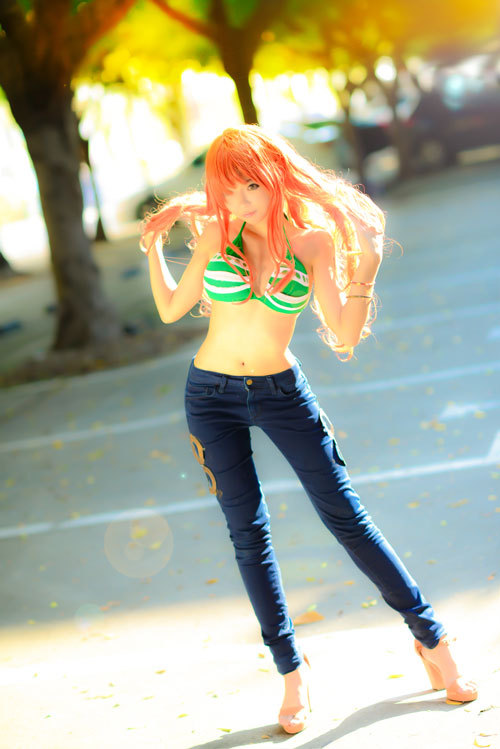 最强航海士——小贼猫娜美Cosplay，贫乳也有爱[花心]
角色 娜美     cn:  Banana笨娜娜 
staff摄影：歌罢海西流化妆：Banana笨娜娜后期：Banana笨娜娜
bcy.net/coser/detail/14495/129602