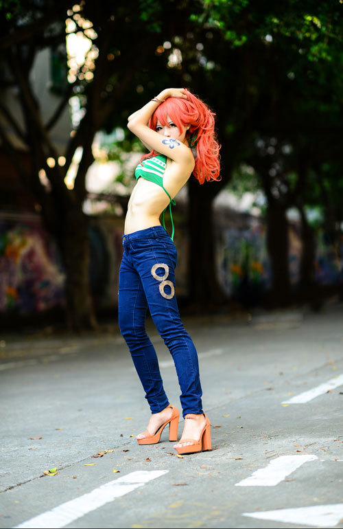 最强航海士——小贼猫娜美Cosplay，贫乳也有爱[花心]
角色 娜美     cn:  Banana笨娜娜 
staff摄影：歌罢海西流化妆：Banana笨娜娜后期：Banana笨娜娜
bcy.net/coser/detail/14495/129602