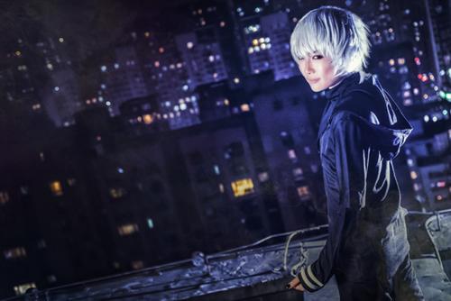 【什么都不愿放弃，就什么都得不到】背景好美，Coser有心了，金木研唯美Cos  角色 金木研     cn:  小咩 
staff摄影：中二期的小白化妆：楊小咩后期：楊小咩协力：汐白-Blanca 李西北_小痣 bcy.net/coser/detail/27057/154561