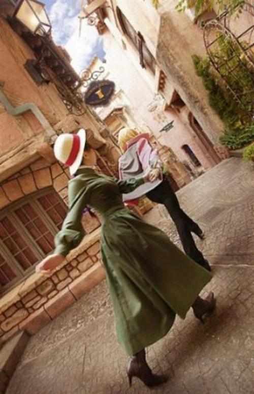 吉卜力动漫Cosplay全搜罗，那些年的美与自然的世界！说起动漫时，每个人都会在记忆深处的一个角落留给宫崎骏与吉卜力工作室的。 她们的那种清新自然，那种骑士精神，那种美好回忆的秋天，总是让我们心灵得到慰藉，灵魂得到洗涤（没看的赶紧恶补去！）。让我们再次回味下那些年吉卜力带给我们的美好回忆与感动。[嘻嘻][哈哈]