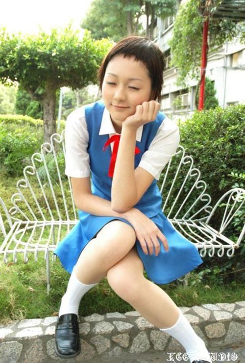 吉卜力动漫Cosplay全搜罗，那些年的美与自然的世界！说起动漫时，每个人都会在记忆深处的一个角落留给宫崎骏与吉卜力工作室的。 她们的那种清新自然，那种骑士精神，那种美好回忆的秋天，总是让我们心灵得到慰藉，灵魂得到洗涤（没看的赶紧恶补去！）。让我们再次回味下那些年吉卜力带给我们的美好回忆与感动。[嘻嘻][哈哈]