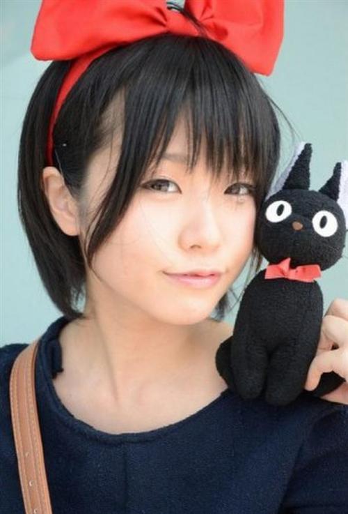 吉卜力动漫Cosplay全搜罗，那些年的美与自然的世界！说起动漫时，每个人都会在记忆深处的一个角落留给宫崎骏与吉卜力工作室的。 她们的那种清新自然，那种骑士精神，那种美好回忆的秋天，总是让我们心灵得到慰藉，灵魂得到洗涤（没看的赶紧恶补去！）。让我们再次回味下那些年吉卜力带给我们的美好回忆与感动。[嘻嘻][哈哈]