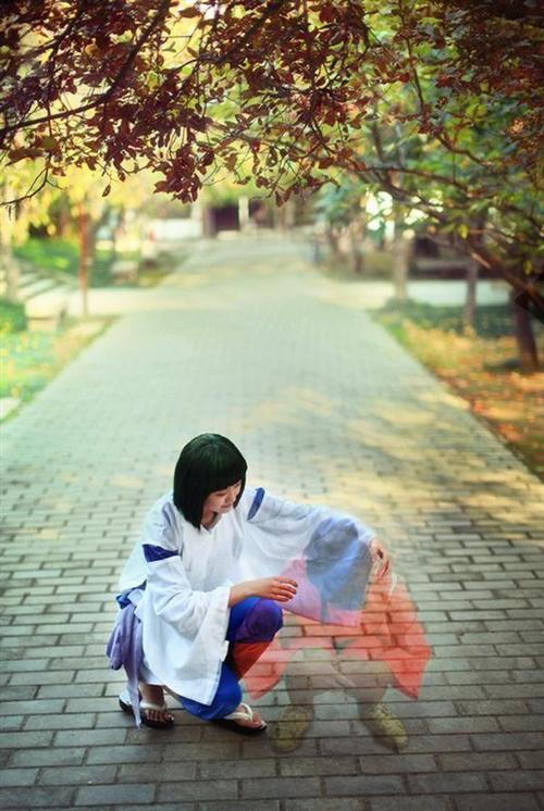 吉卜力动漫Cosplay全搜罗，那些年的美与自然的世界！说起动漫时，每个人都会在记忆深处的一个角落留给宫崎骏与吉卜力工作室的。 她们的那种清新自然，那种骑士精神，那种美好回忆的秋天，总是让我们心灵得到慰藉，灵魂得到洗涤（没看的赶紧恶补去！）。让我们再次回味下那些年吉卜力带给我们的美好回忆与感动。[嘻嘻][哈哈]