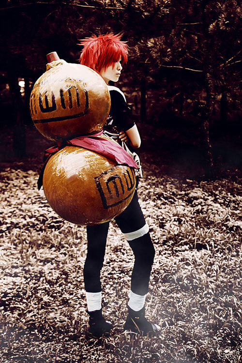 火影忍者我爱罗Cosplay，风影大大可棒，葫芦上的包装拆掉会更好[嘻嘻]
 原作 火影忍者
角色 我爱罗     cn:  镜无意 
staff摄影：悟空  仙境  404  洛洛 bcy.net/coser/detail/11679/48538